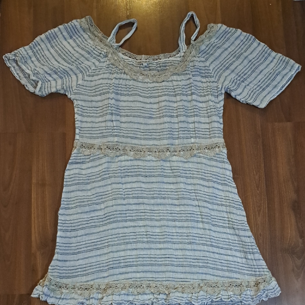 Mastro Moda Chic Blue Striped Linen Midi Dress with Lace Accents. Made In Italy